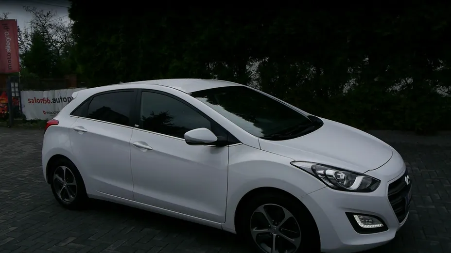 HYUNDAI i30 -