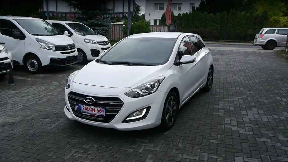 HYUNDAI i30 -