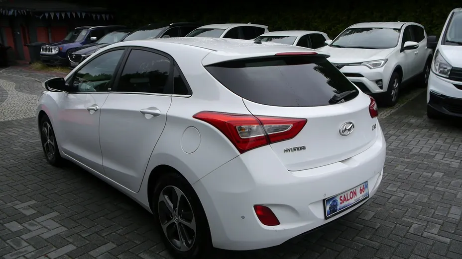 HYUNDAI i30 -