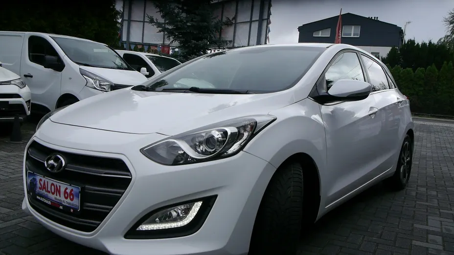HYUNDAI i30 -