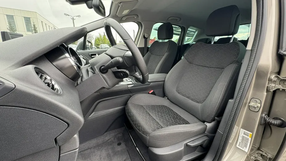 PEUGEOT 3008 -