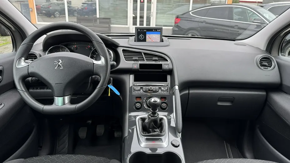 PEUGEOT 3008 -