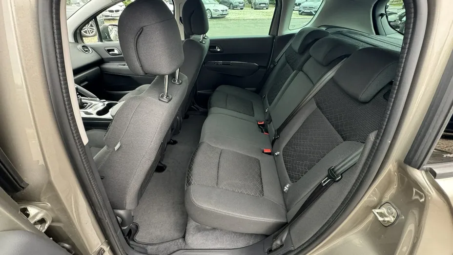 PEUGEOT 3008 -