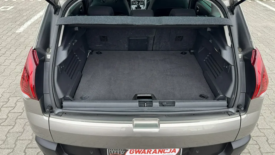 PEUGEOT 3008 -