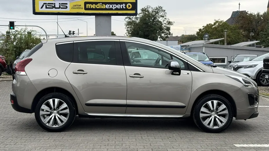 PEUGEOT 3008 -