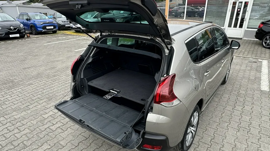 PEUGEOT 3008 -