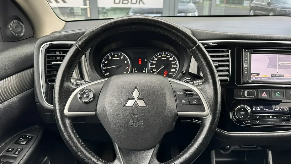 MITSUBISHI Outlander -