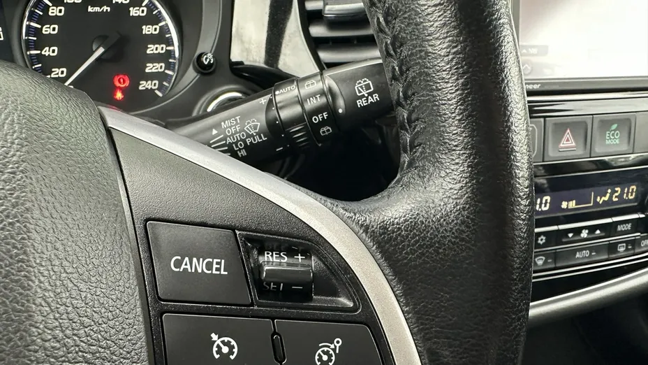 MITSUBISHI Outlander -