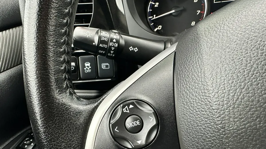 MITSUBISHI Outlander -