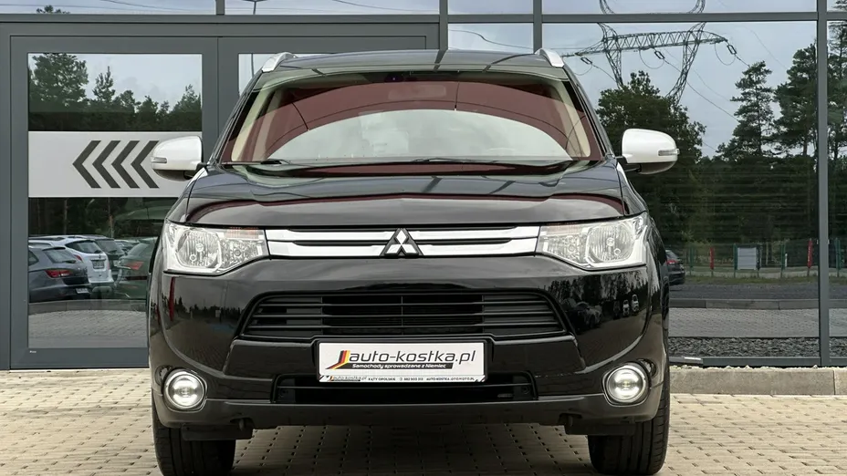 MITSUBISHI Outlander -