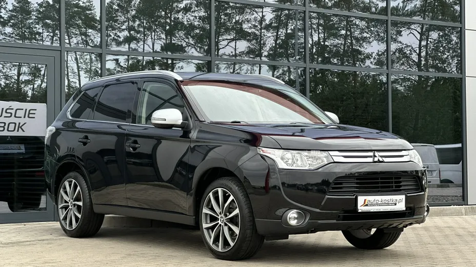 MITSUBISHI Outlander -