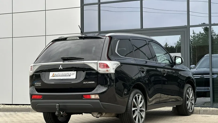 MITSUBISHI Outlander -