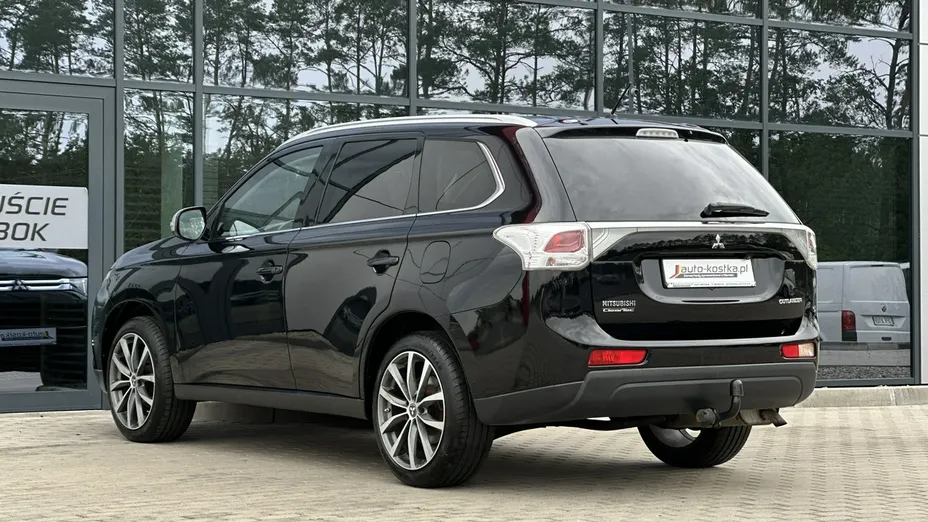 MITSUBISHI Outlander -