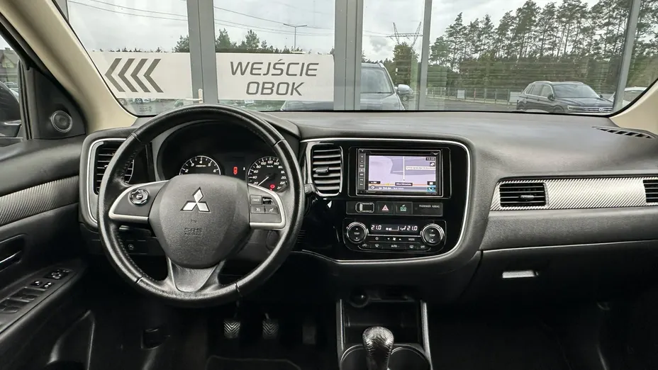 MITSUBISHI Outlander -