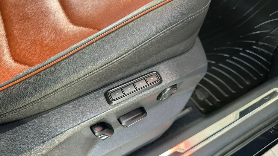 VOLKSWAGEN Tiguan -