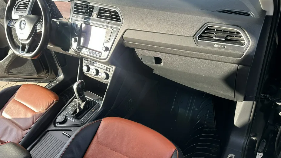 VOLKSWAGEN Tiguan -