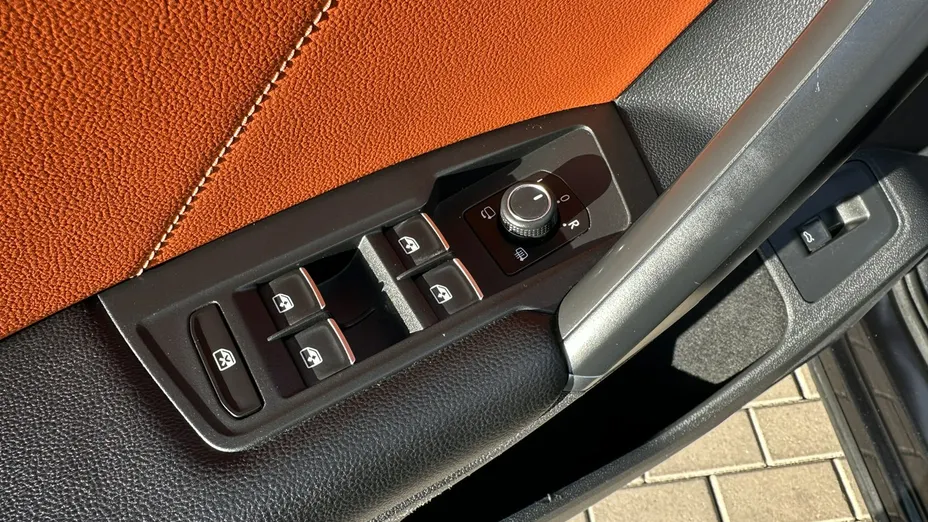 VOLKSWAGEN Tiguan -
