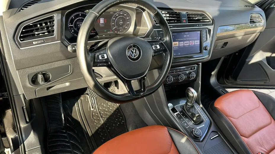 VOLKSWAGEN Tiguan -