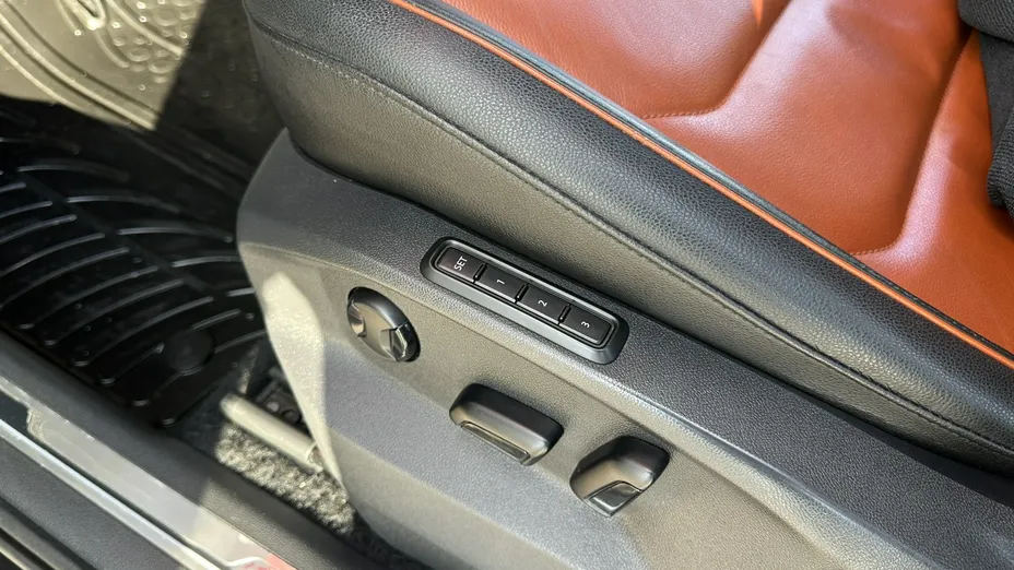 VOLKSWAGEN Tiguan -