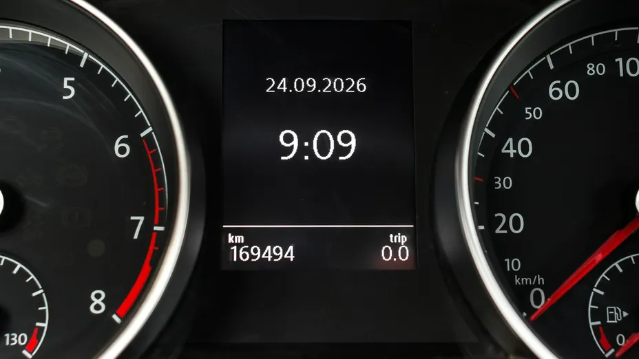 VOLKSWAGEN Golf -