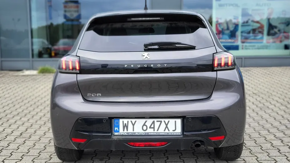 PEUGEOT 208 -