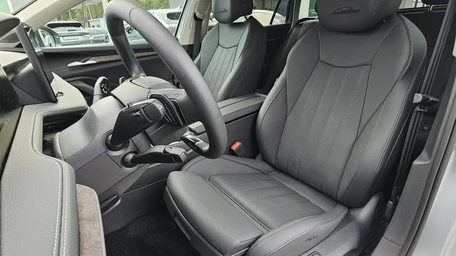 SKODA Superb -