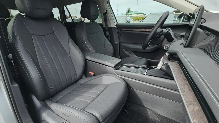 SKODA Superb -