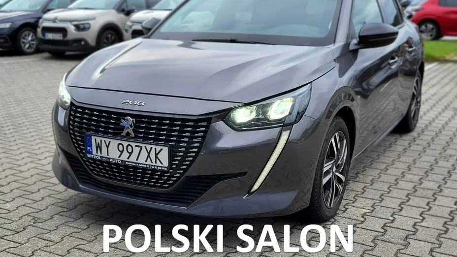 PEUGEOT 208 -