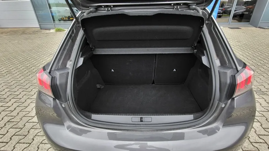 PEUGEOT 208 -