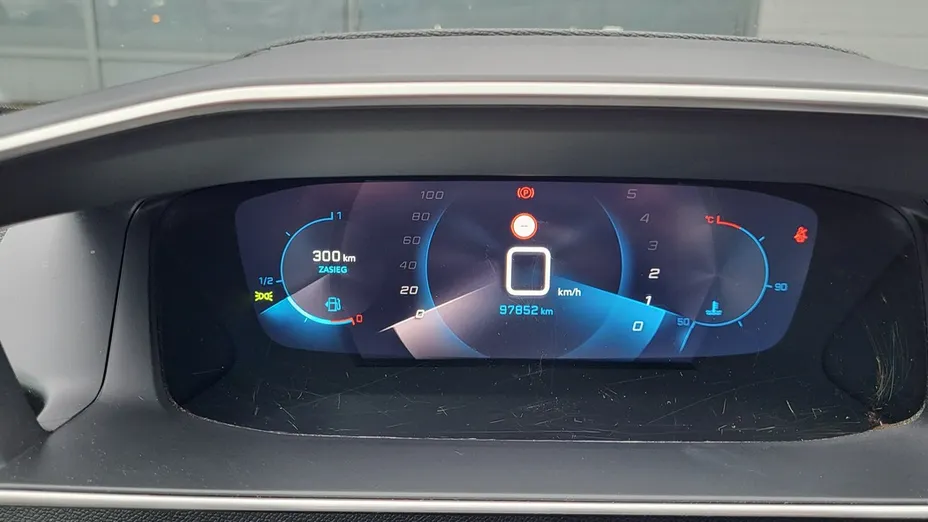 PEUGEOT 208 -