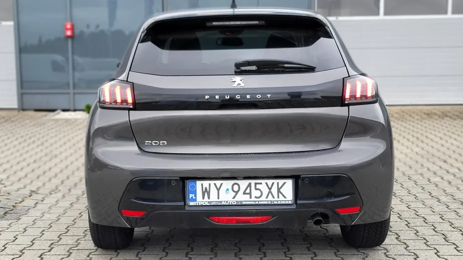 PEUGEOT 208 -