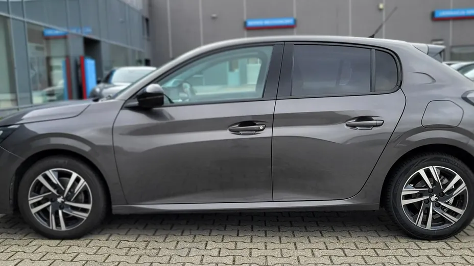 PEUGEOT 208 -