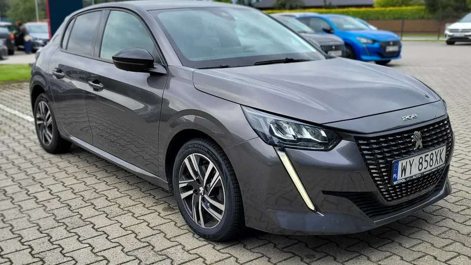 PEUGEOT 208 -
