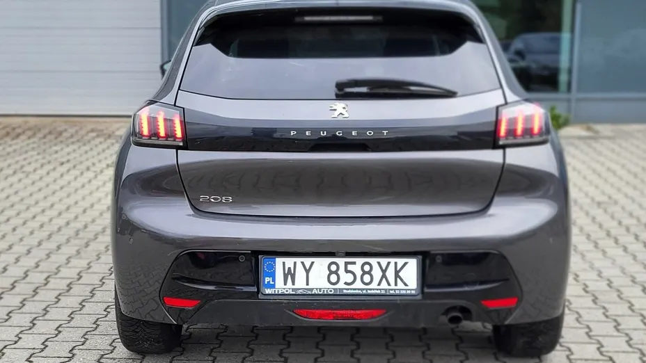 PEUGEOT 208 -