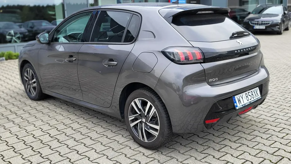 PEUGEOT 208 -