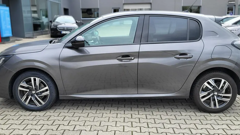 PEUGEOT 208 -