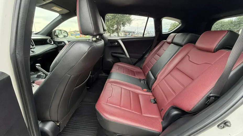 TOYOTA RAV4 -