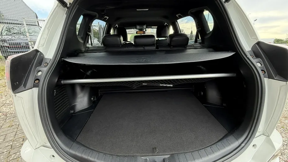 TOYOTA RAV4 -