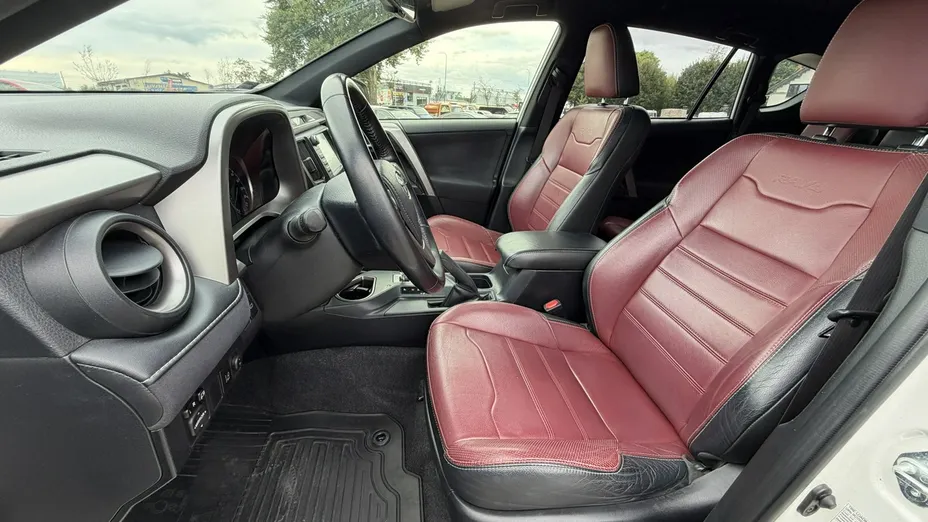 TOYOTA RAV4 -