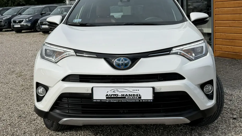 TOYOTA RAV4 -