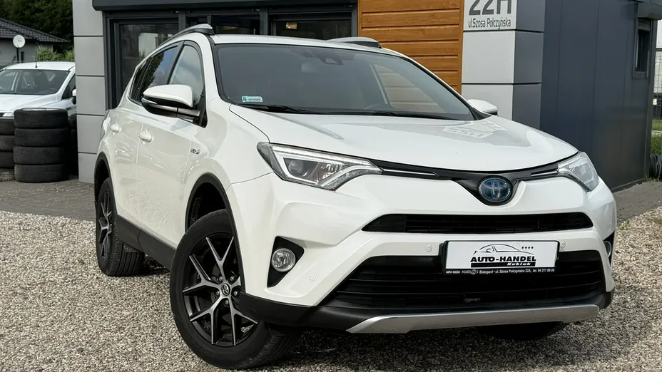 TOYOTA RAV4 -