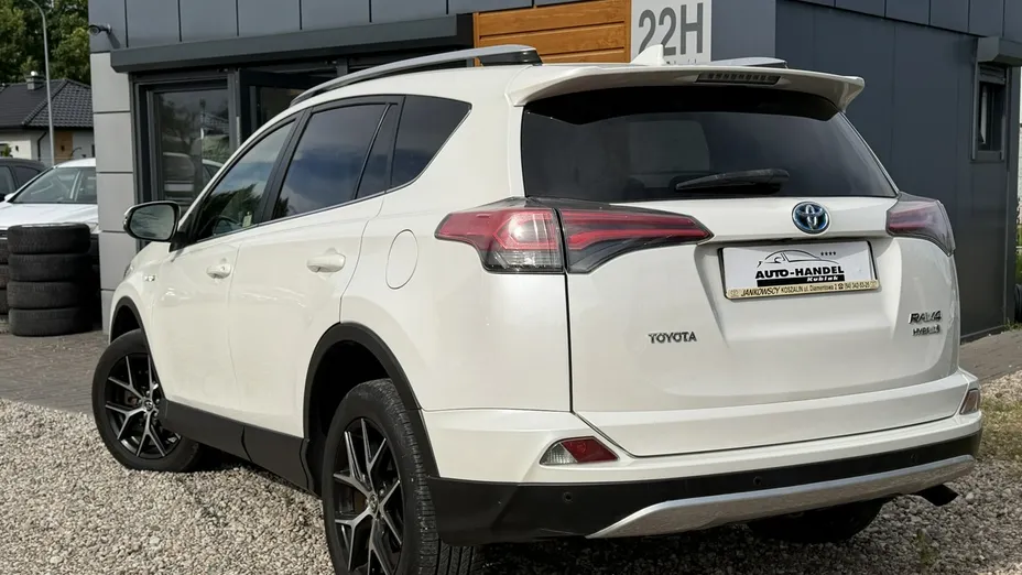 TOYOTA RAV4 -