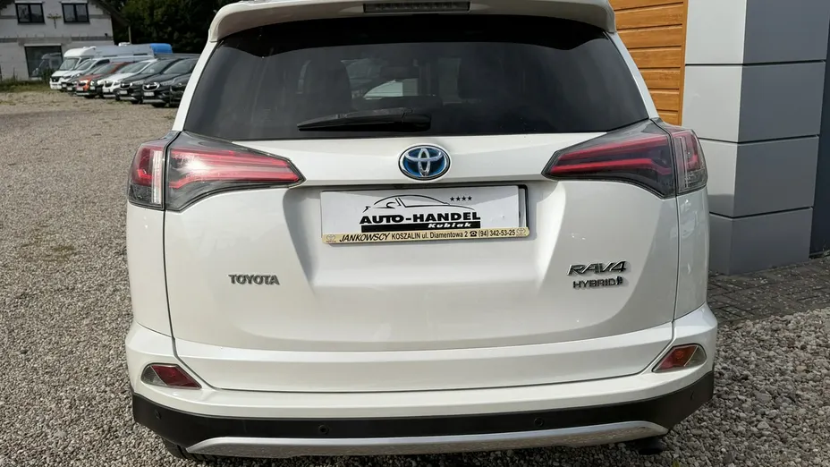 TOYOTA RAV4 -