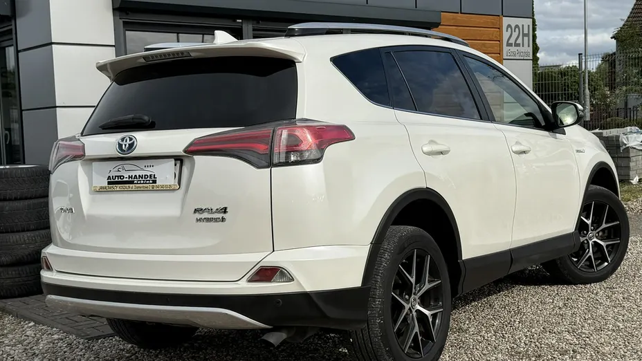TOYOTA RAV4 -