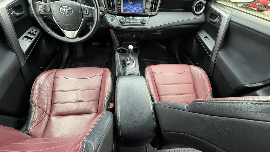 TOYOTA RAV4 -
