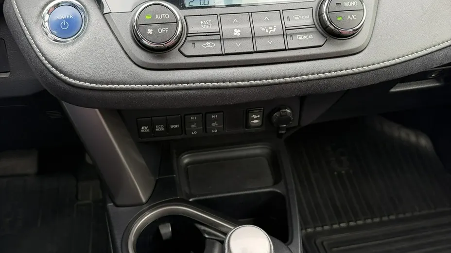 TOYOTA RAV4 -