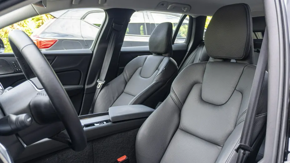 VOLVO V60 -
