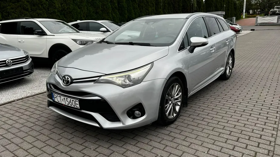 TOYOTA Avensis -