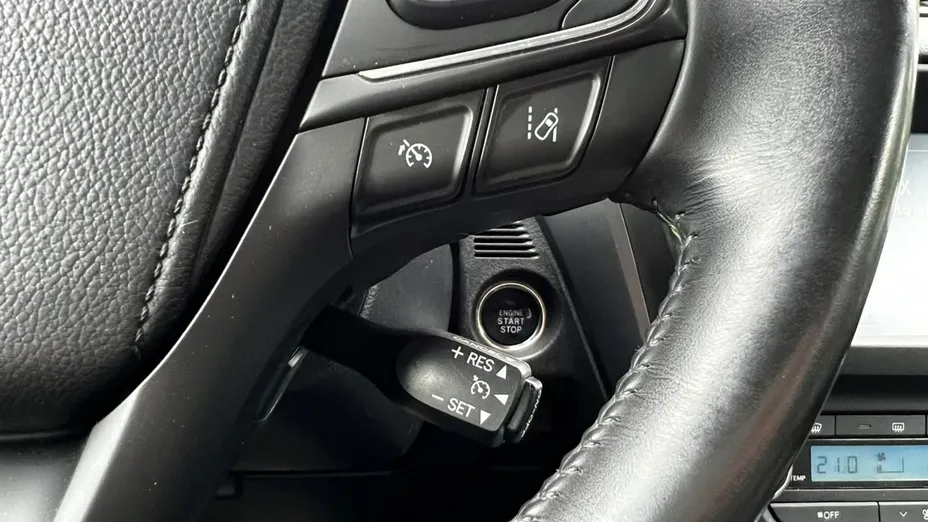 TOYOTA Avensis -