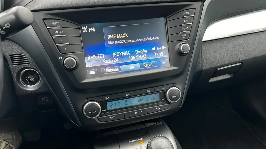 TOYOTA Avensis -